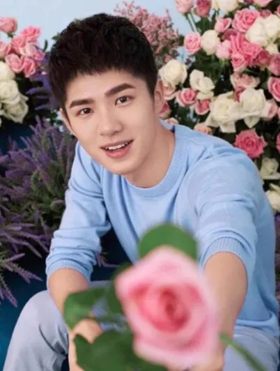 周冬雨刘昊然恋情公开，易烊千玺粉丝却拍手叫好，这是为什么呢？