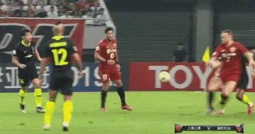 亚冠上港2-2浦和红宝石，日本的第一个进球是颜骏凌的锅还是犯规？哈桑执法公平吗？