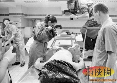 实拍法医解剖室解剖尸体的真实场面 恐怖震撼