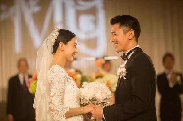 江珊嫁给了小15岁的男友张博，姐弟恋会幸福吗？