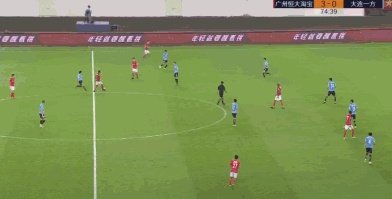 连广之战：冯潇霆持球就遭嘘声，不被大连球迷所待见的原因是什么？