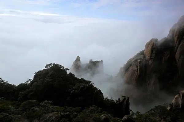 三清山巨蟒峰风水被破坏