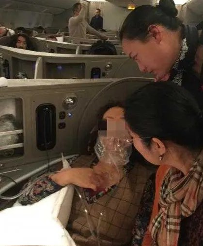 东航航班空中放油救人结局如何？