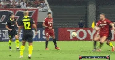 亚冠上港2-2浦和红宝石，日本的第一个进球是颜骏凌的锅还是犯规？哈桑执法公平吗？