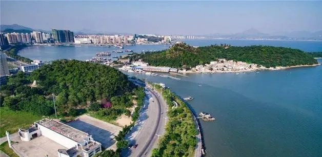 一个男人5000块钱的工资能养活你吗？说说你的真实消费水平？