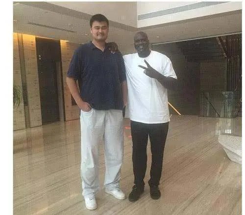 为何都说姚明是合影杀手？