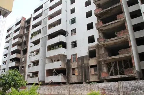 云南昆明,七年烂尾楼被爆破拆除,那些买了房子的人该咋办?