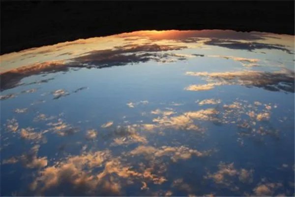 斯诺登曾经爆料过地心人，可信吗?