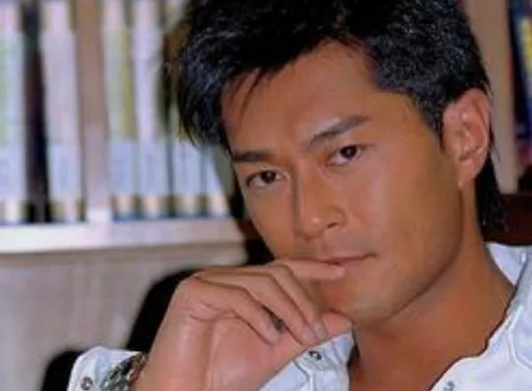 古铜色是什么样的颜色？？是棕色吗？