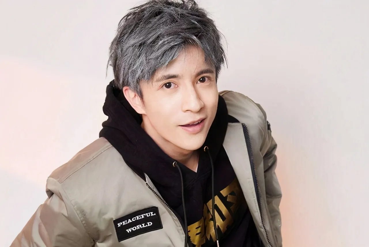 手语老师周晔，直播25年“不说话”，一开口想给朱广权一巴掌，为什么？