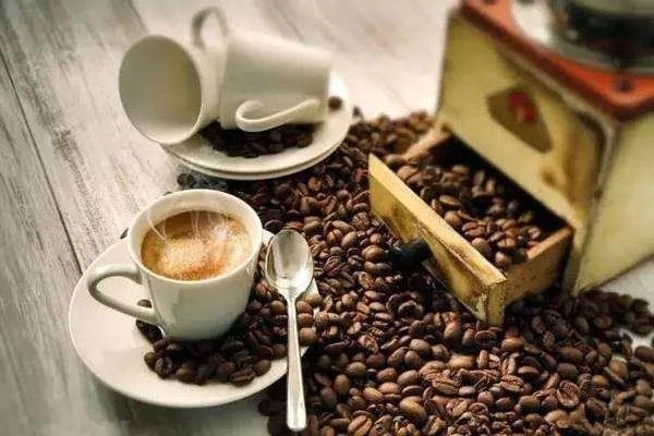 《说好不哭》MV中女主角工作的奶茶店一夜之间走红，真的值得去喝吗？