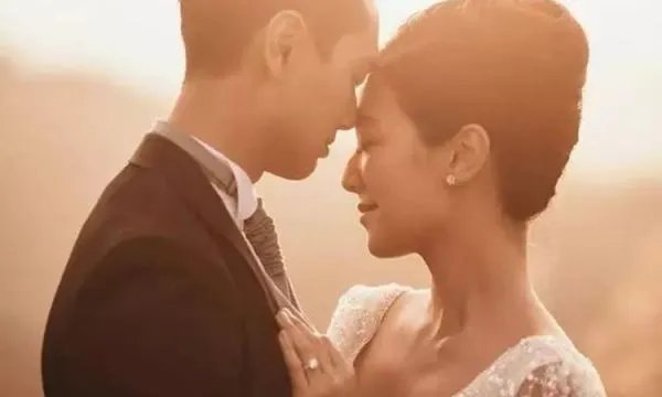 郑俊弘何雁诗结婚，为何其中一方被称“劈腿王”呢？