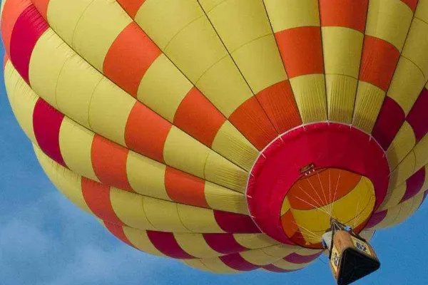 在中国，哪里可以体验到最好的热气球项目，又有哪些需要注意的事项？