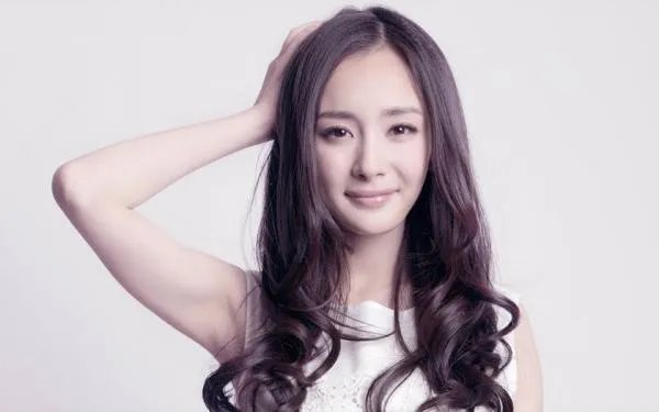 明星签名大多看不懂，这是一种设计还是为了省事？