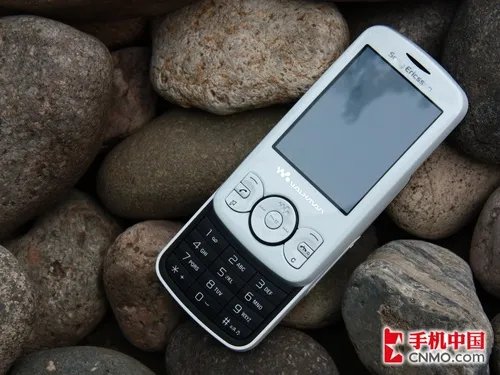时尚Walkman手机 索尼爱立信W100i评测