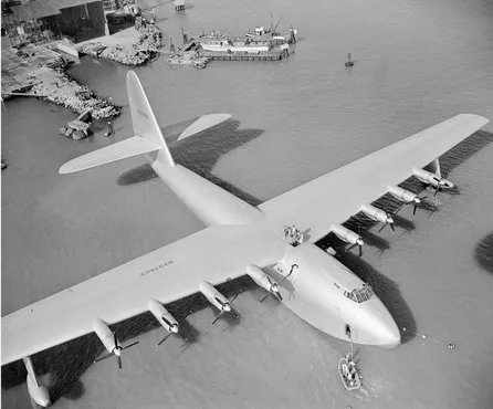 “钢铁侠”制造的休斯H-4最大的水上飞机