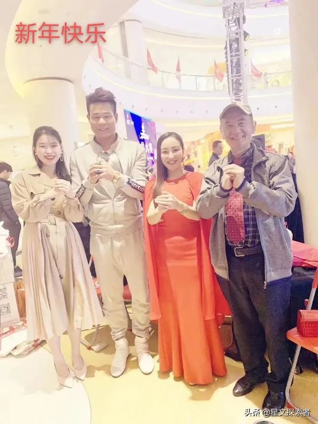 集体合影留念照片写什么？