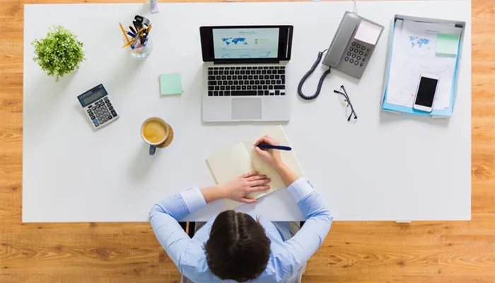 水瓶座的男生性格特点 水瓶男到底是一个怎样性格的人