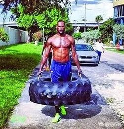 詹姆斯晒照凌晨5点半的洛杉矶起床开始训练，你怎么看？