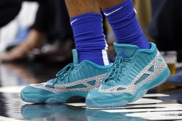 Air Jordan 11 紫白适合打球吗