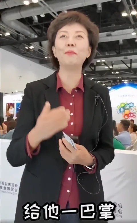 手语老师周晔，直播25年“不说话”，一开口想给朱广权一巴掌，为什么？