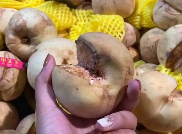 郑州一女子超市买“爆炸桃”被妈妈嫌弃，这种桃子为何能走红市场？