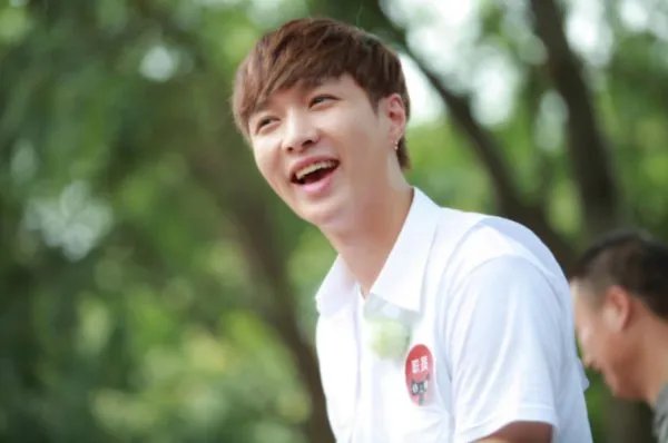 将要重蹈周立波覆辙时，黄渤如何拉张艺兴一把？