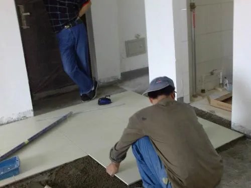 贴地板砖多少钱一平方 地板砖怎样贴才合理