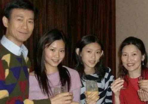 郑少秋老婆三个老婆