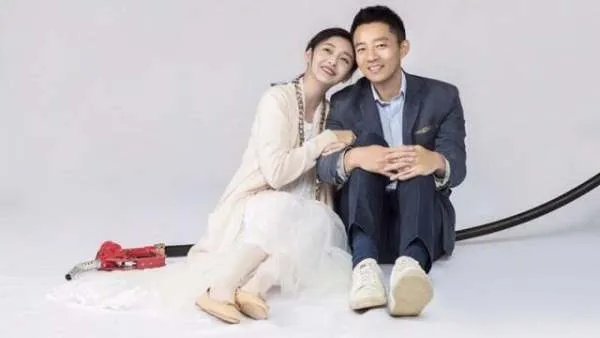 汪小菲发文庆祝与大S八周年，直男特性还要网友晒八年前结婚照，你怎么看？