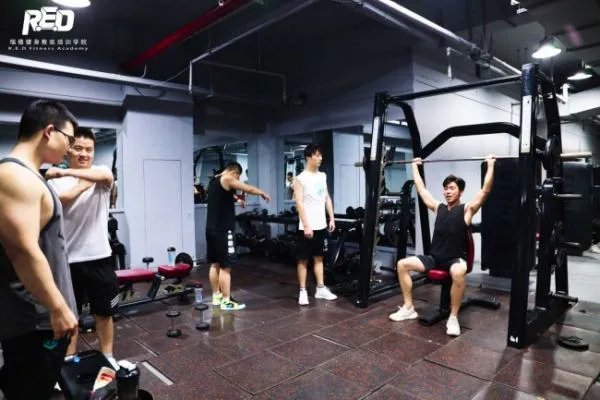 学健身教练好吗？