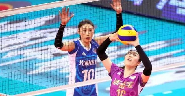 决赛第六场，对于上海女排主教练王之腾的换人问题你怎么看？