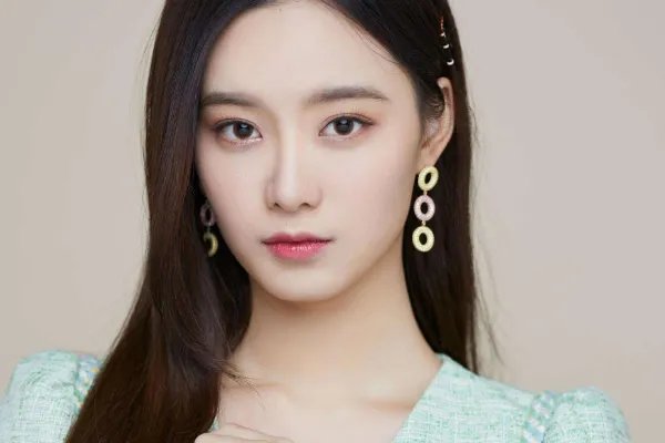 没有出道的徐艺洋资源非常好，这是”弯道超车“吗？