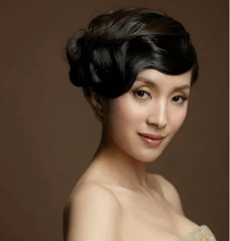 汤灿的老公是谁  余刚被传曾是汤灿老公