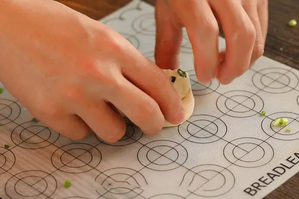 葱油饼的家常做法 葱油饼怎么做