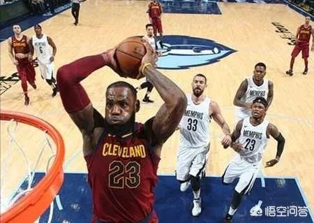 勒布朗詹姆斯垫脚格兰杰是怎么回事？