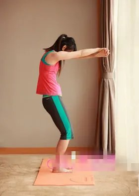 晨练瑜伽操瘦身快(图)