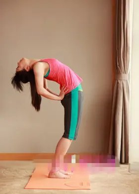 晨练瑜伽操瘦身快(图)