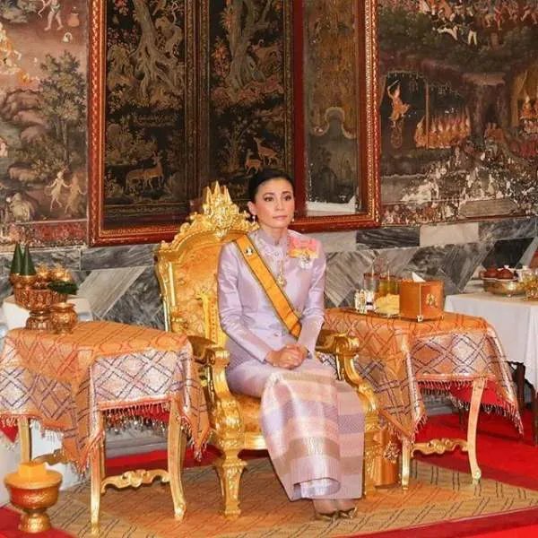 泰国国王带诗妮娜视察她曾被关监狱，诗妮娜曾遭受了怎样的委屈？