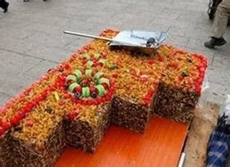 海口街头现“天价切糕”，是切糕成本贵，还是摊主乱要价？