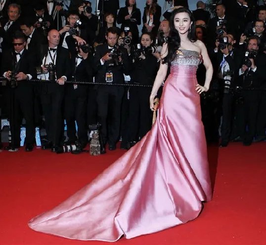 范冰冰红毯秀图片曝光 盘点范爷历届红毯经典造型