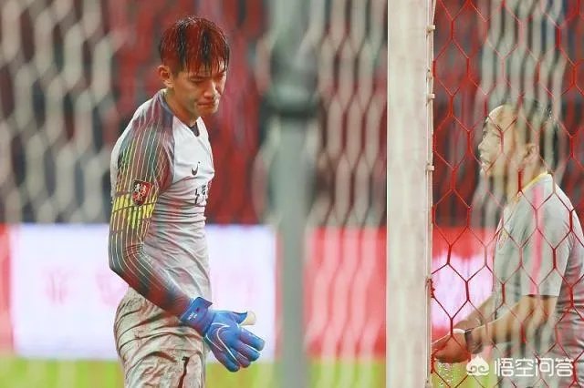 亚冠上港2-2浦和红宝石，日本的第一个进球是颜骏凌的锅还是犯规？哈桑执法公平吗？