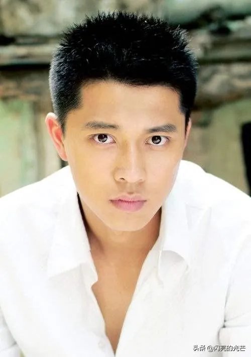 如果以李文亮英雄为原型拍一部电影，你觉得哪几个人比较合适？