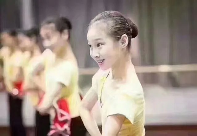 12岁女孩赢得全国街舞冠军，从小靠比赛奖金帮补家计，打动你的有哪些？