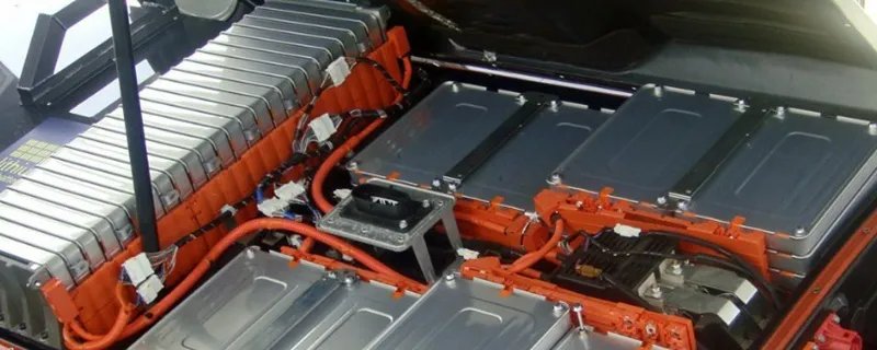 铅酸电池和锂电池充电器通用吗?铅酸电池拎回家充电安全吗