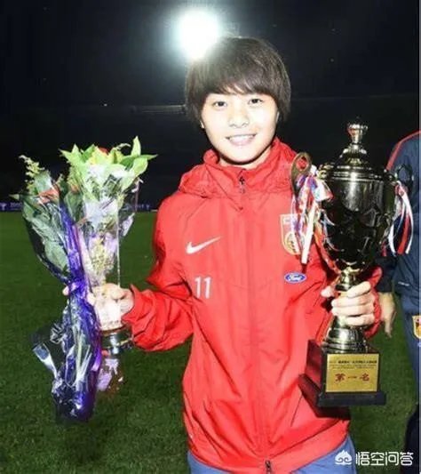 有球迷认为王霜是依靠巴黎圣日耳曼的关系战胜熊谷纱希当选亚洲足球小姐，你怎么看？