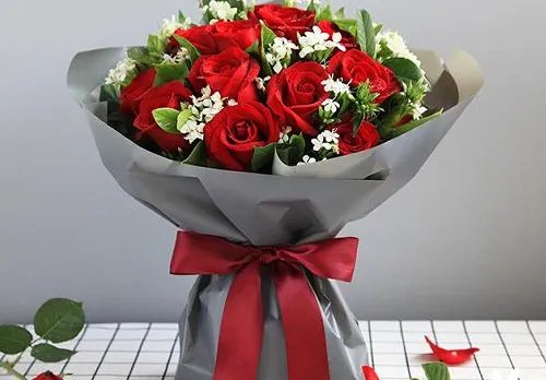 第一次送花应该送多少朵 第一次送花送什么花比较好