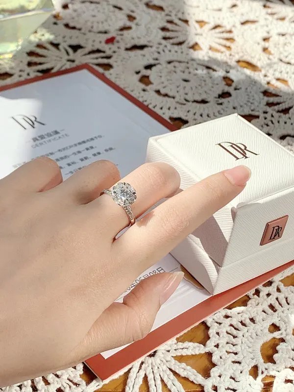 一克拉钻石有多大？