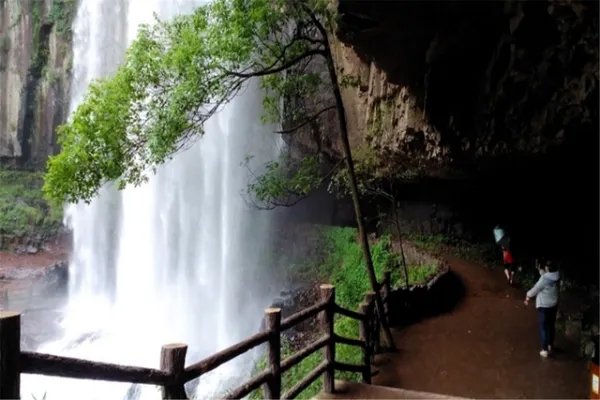 中华第一瀑是哪一座?在什么地方?落差有多少米?