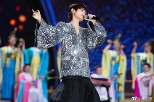 李宇春生日粉丝公益捐款破百万，如何看待粉丝的做法？